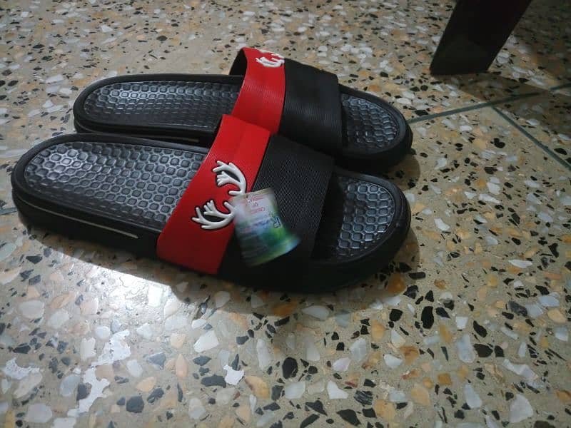 slides/slippers 1