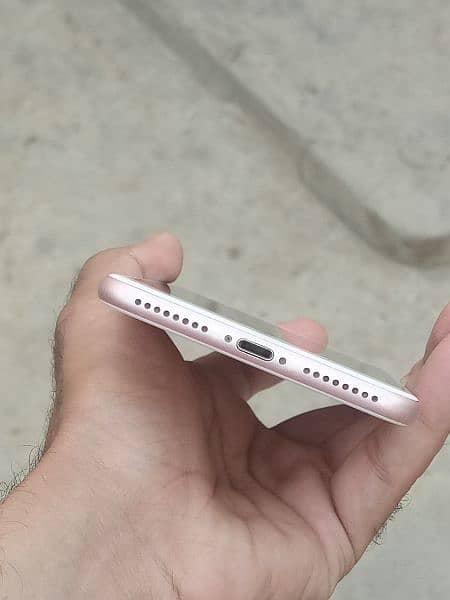 I phone 7 plus 128 GB PTA approved 4