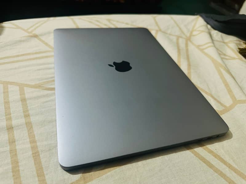 Macbook Pro 2019 | 13 Inches | Corei7 | 16 GB | 256 GB Stoage 0