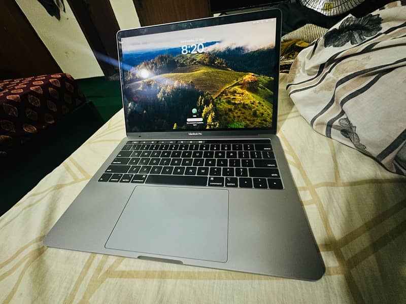 Macbook Pro 2019 | 13 Inches | Corei7 | 16 GB | 256 GB Stoage 4