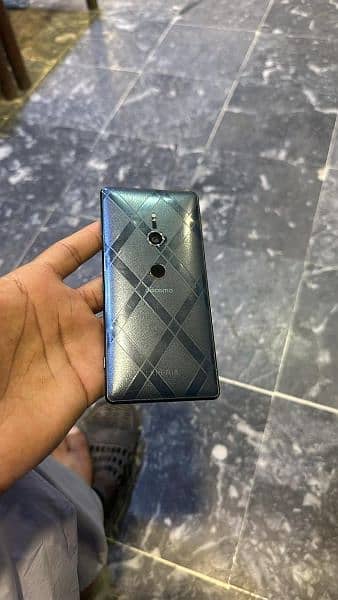 Sony Xperia xz2 1