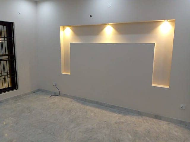 UPPER PORTION FOR SILENT OFFICE AVAILABLE FOR RENT IN JOHAR TOWN 8