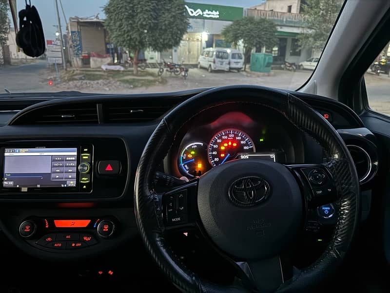 Toyota Vitz 2017 4