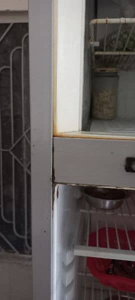 used refrigerator in very good condition working perfectly 1