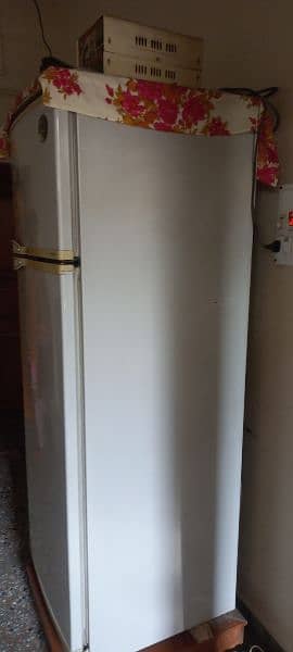 used refrigerator in very good condition working perfectly 7