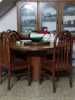round dining table with six chairs. . used 8/10 conditionkg 0