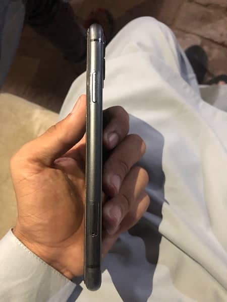 iphone 11  PTA Aprroved 2