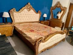 Beautiful Chinottee  bed set without mattress only month used