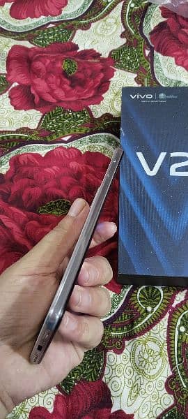 Vivo V21 8