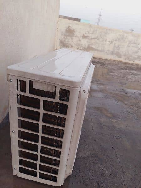 Haier 1.5 ton AC outer only 3