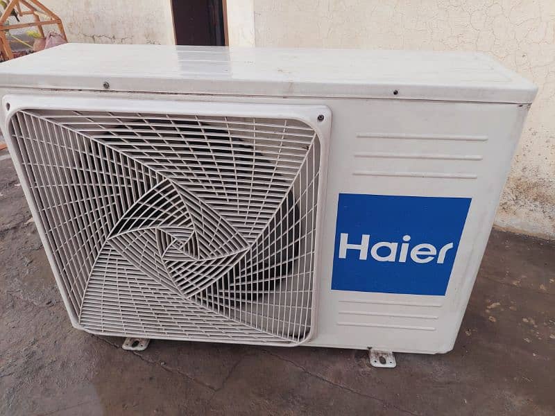 Haier 1.5 ton AC outer only 4