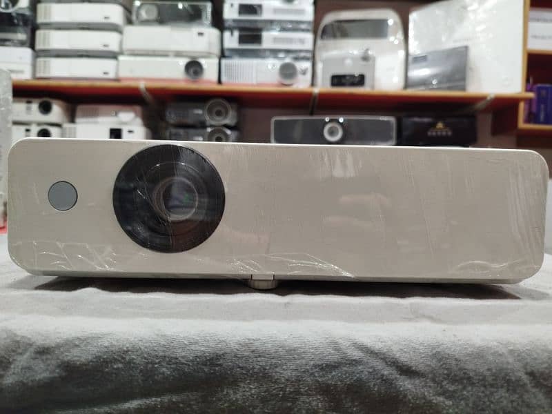 Imported projectors in excellent condition 1