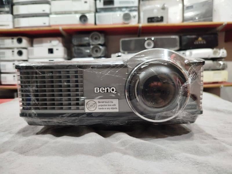 Imported projectors in excellent condition 3