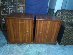 2 big side storage boxes