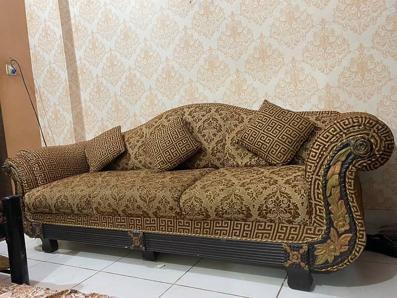 SOFA SET 7 SEATER AVAILABLE FOR SELL NEW CONDITION BUT IN USED 4