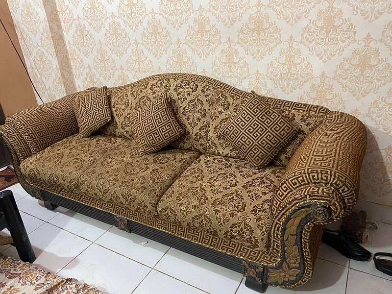 SOFA SET 7 SEATER AVAILABLE FOR SELL NEW CONDITION BUT IN USED 5