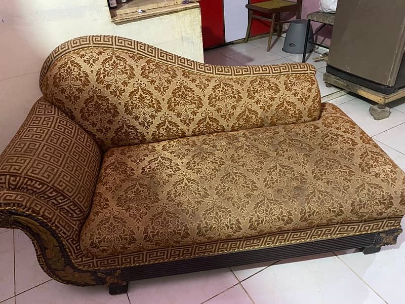 SOFA SET 7 SEATER AVAILABLE FOR SELL NEW CONDITION BUT IN USED 6