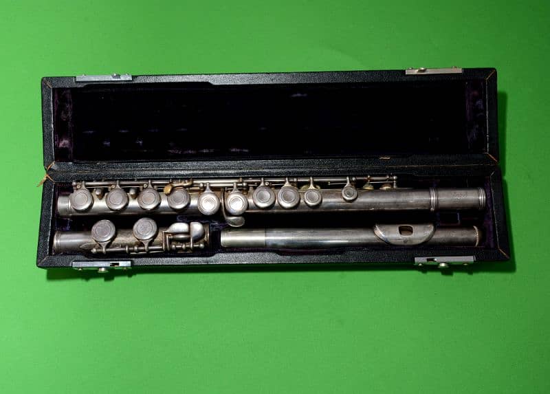 VINTAGE SILVER GEMEINHARDT ELKHART, INDIANA M-1 FLUTE WITH CASE 0