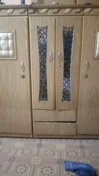 3 door almaari divider and house hold furniture mirror and bed 1