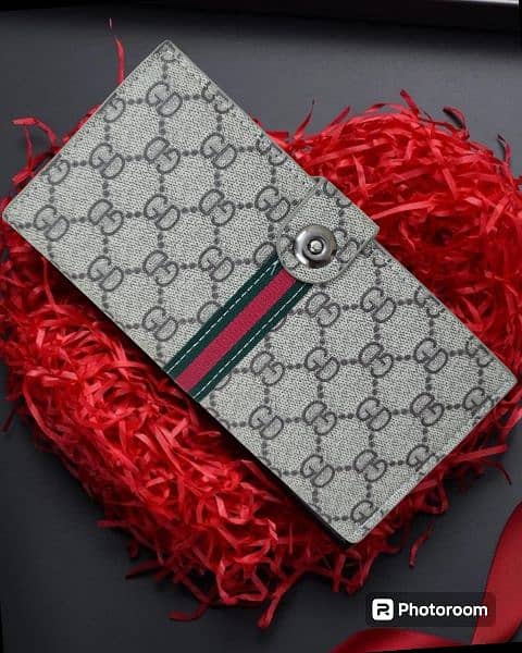 Unisex Gucci & Louis Vuitton wallets 3