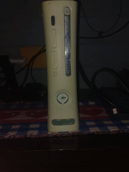 xbox 360 500GB with 2 wireless controller 6