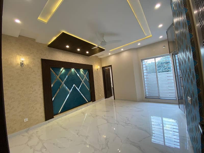 10 Marla House For Sale In Gulbahar Block Bahria Town Lahore 25