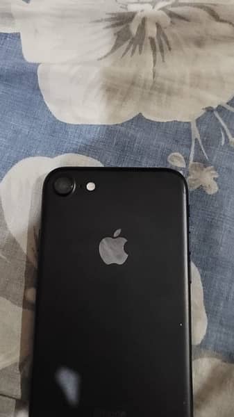 iphone 7 32gb pta approve with phone cover 1
