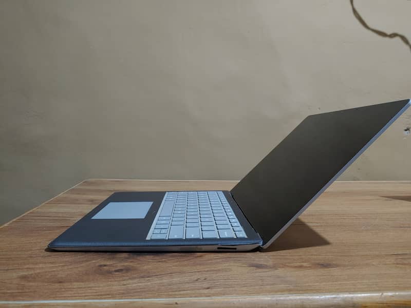 Microsoft surface laptop 2 5