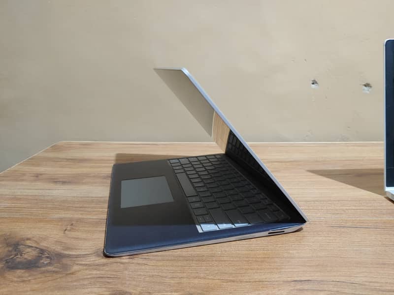 Microsoft surface laptop 2 6