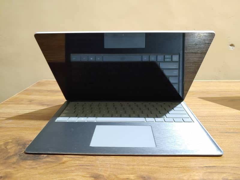 Microsoft surface laptop 2 8