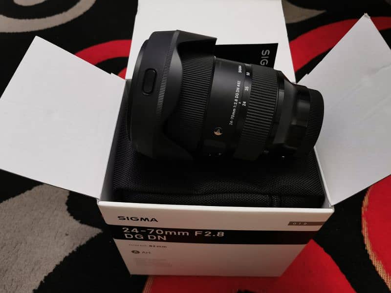 Sigma 24-70mm f2.8 standard zoom mint condition 1