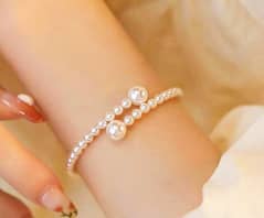 beautiful  Pearl Bracelet •  Material: Alloy 0
