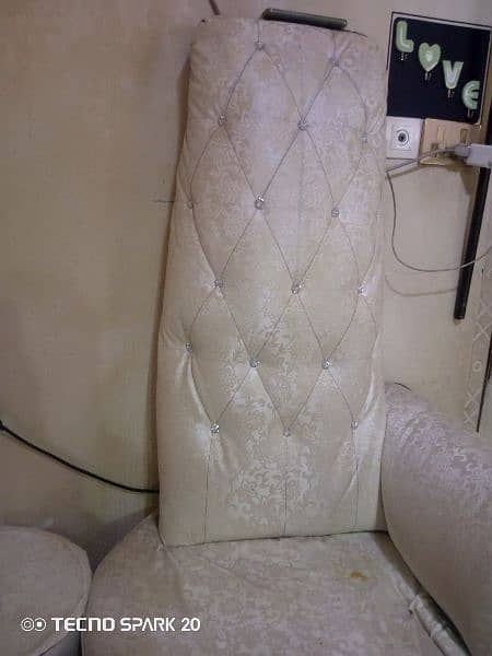 long seater in lush condition 1