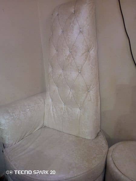 long seater in lush condition 2