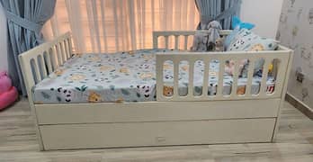 kids single bed/cot