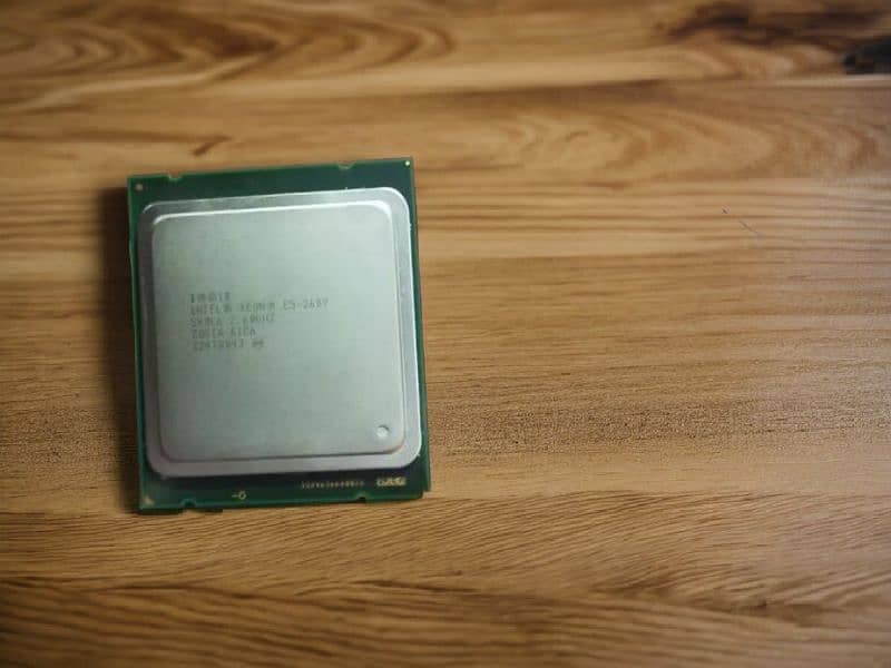 Intel Xeon E5 2689 8 Cores 16 Threads 1