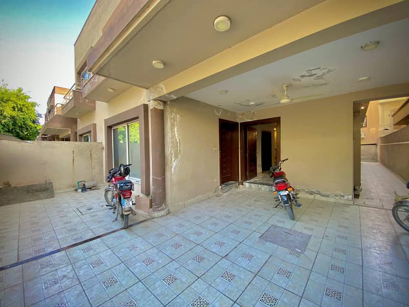 10 Marla used beautiful house Bahria town phase 2 1