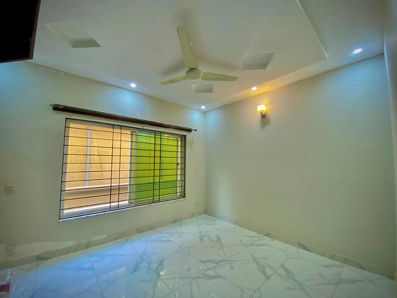 10 Marla used beautiful house Bahria town phase 2 12