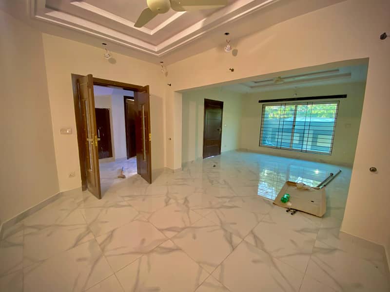 10 Marla used beautiful house Bahria town phase 2 14