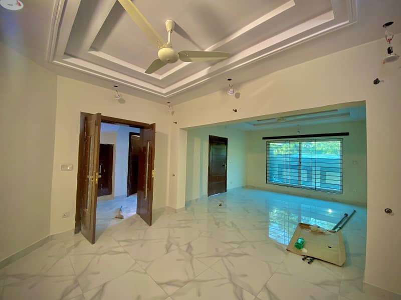 10 Marla used beautiful house Bahria town phase 2 15