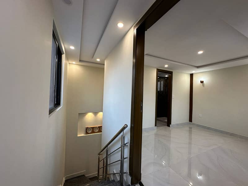 10 Marla Beautifully designed house For Rent In Park View City Lahore. 2