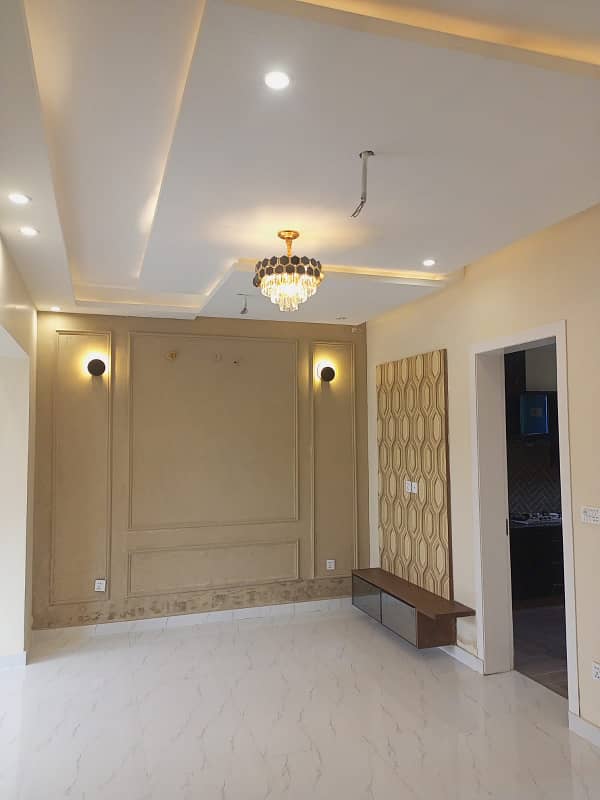 10 Marla Brand New Upper Portion For Rent In Park View City Lahore. 8