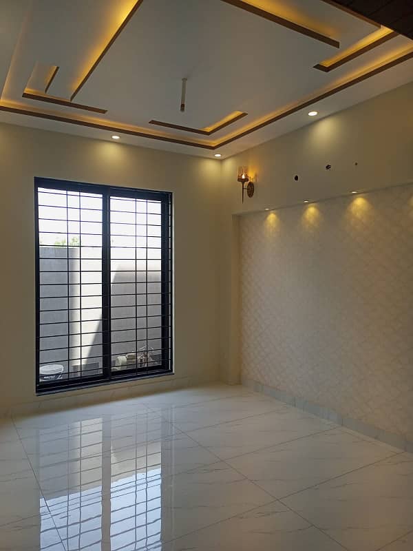 10 Marla Beautifully Designed Upper Portion For Rent In Park View City Lahore. 4