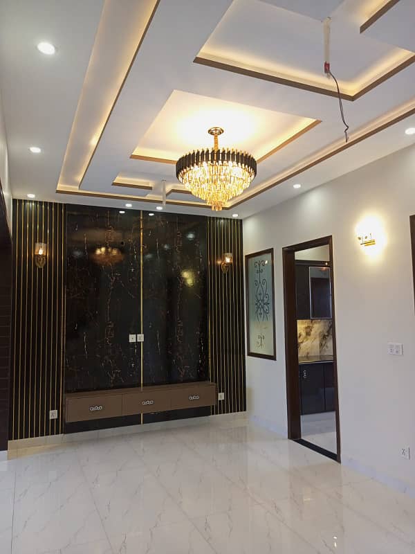 10 Marla Brand New Lower Portion For Rent In Park View City Lahore. 3