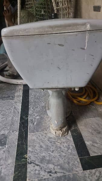 Commode in good condition 1
