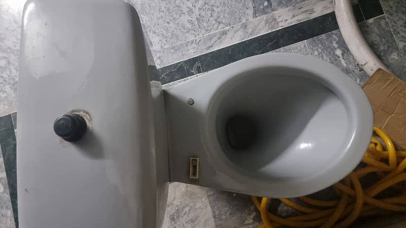 Commode in good condition 2