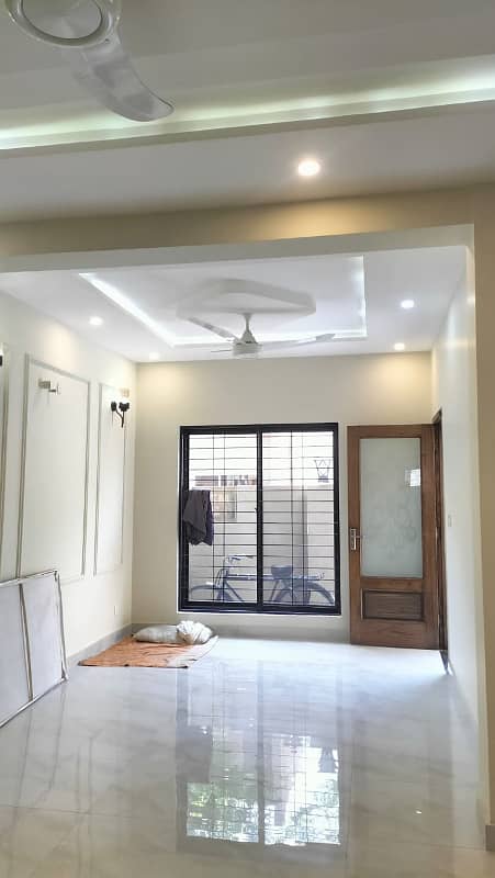 5 Marla Brand New Lower Portion For Rent In Park View City Lahore. 4