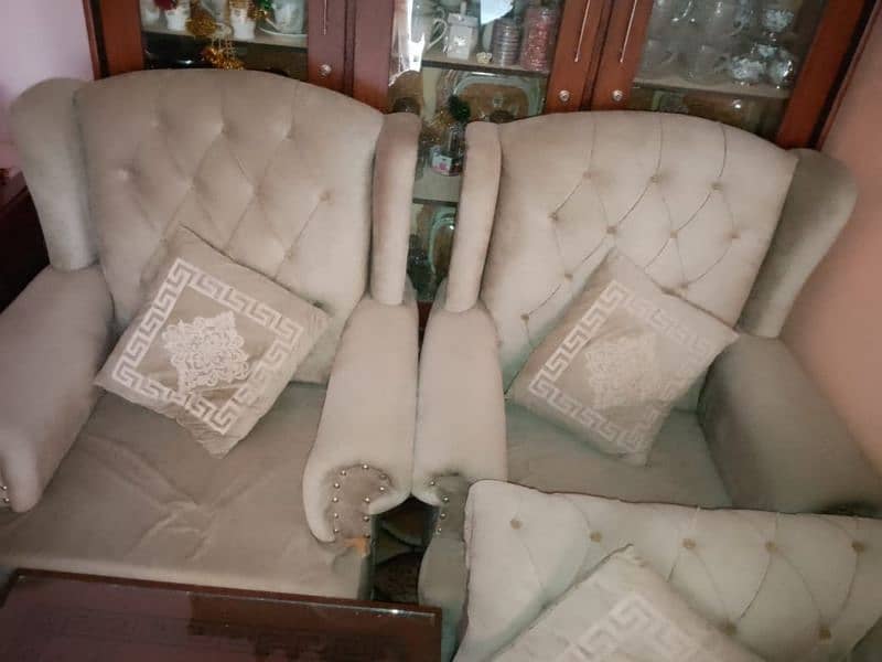 me sell my sofa set it is used like new very beautiful set amazing 1