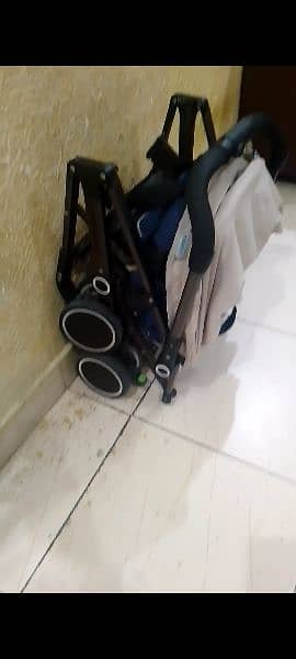 Branded stroller used 3