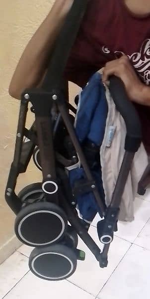 Branded stroller used 4